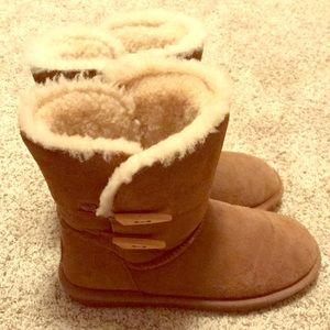 Bearpaw fur boots size 8